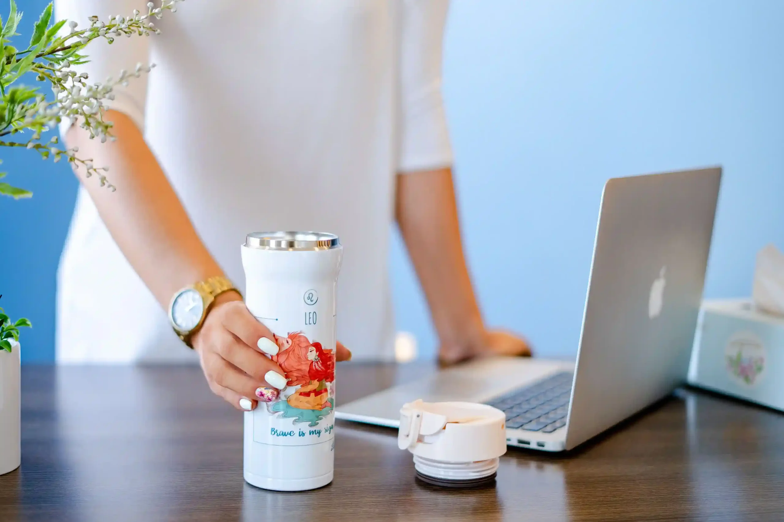 Bình giữ nhiệt thay thế chai nhựa dùng một lần tại văn phòng
