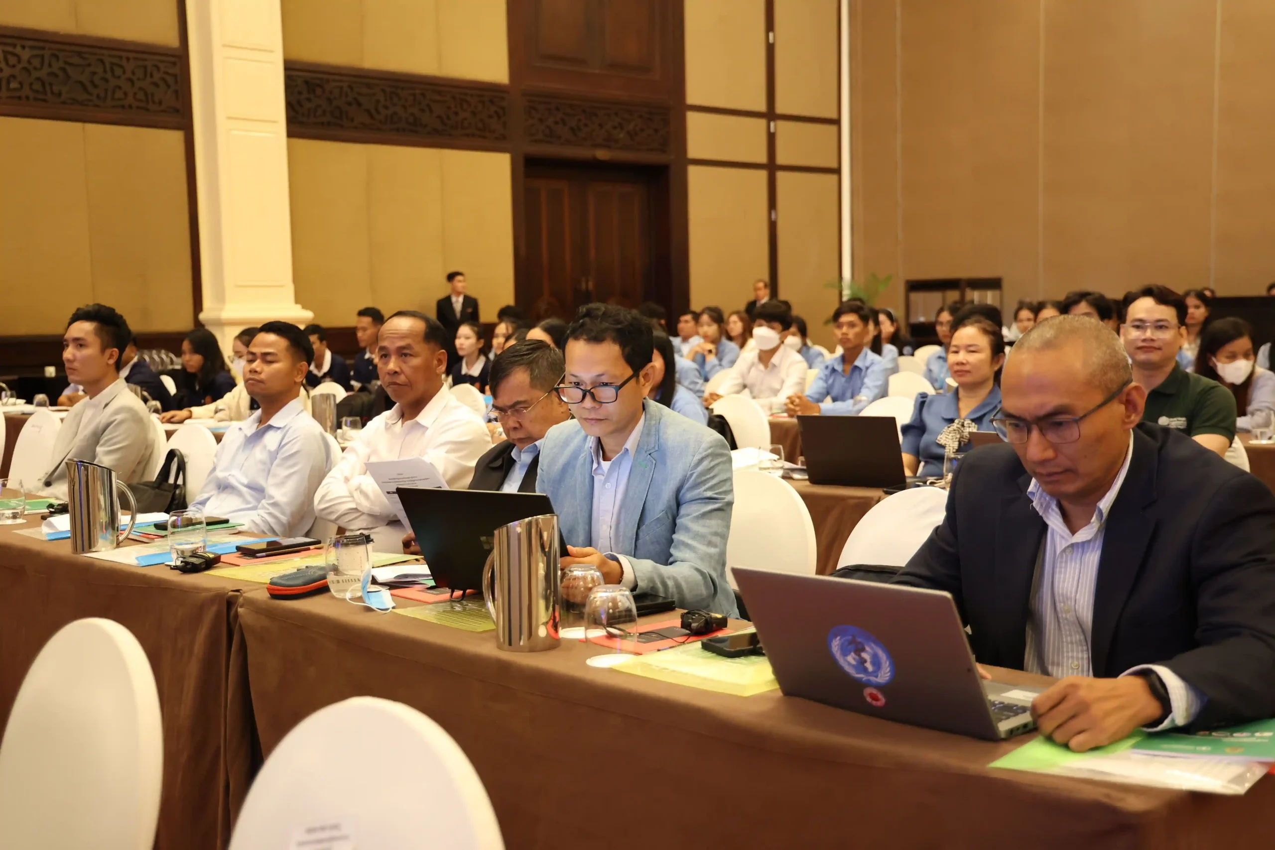 Quà cuối năm cho đối tác nước ngoài khác quà Tết